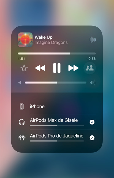 Tela do AirPlay no iPhone mostrando como compartilhar facilmente áudio entre dois pares de AirPods.