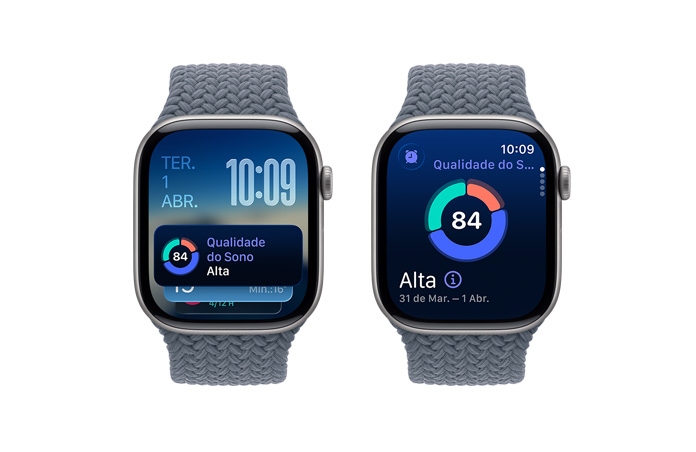 Apple Watch Series 11, cor cinza-espacial, caixa de alumínio, notificação de pontuação de sono, lateral direita, Digital Crown, pulseira loop solo trançada azul-âncora