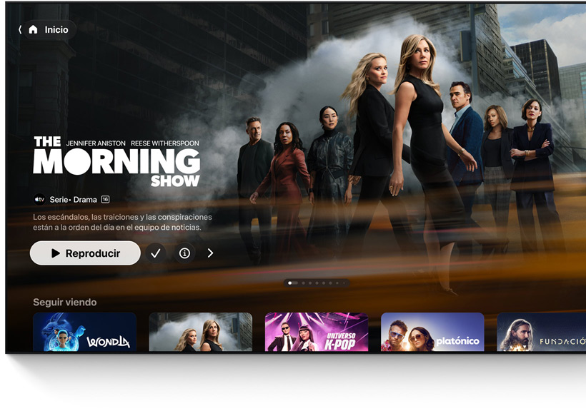 Un televisor de pantalla plana que muestra la interfaz de la pantalla de inicio de la app Apple TV