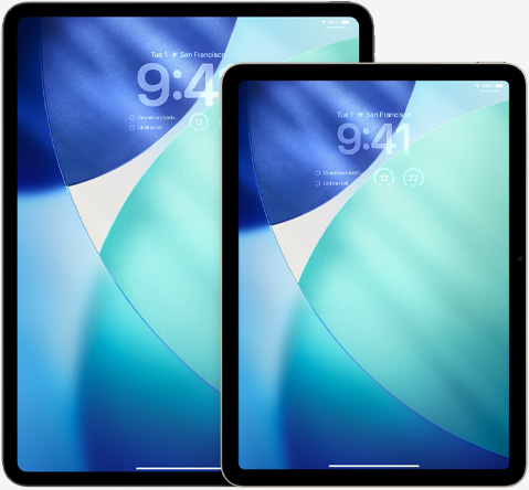 iPad Pro 和 iPad Air 並排展示，直向放置的 iPad Air 一部份疊在 iPad Pro 上方，鎖定畫面以 Liquid Glass 的風格，通透地顯示時間