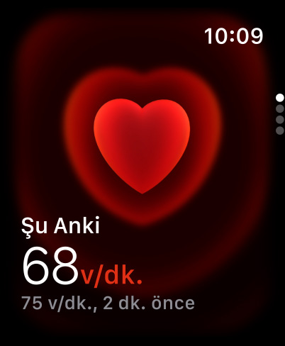 Apple Watch Ultra 3, titanyum kasa, natürel renk, olası hipertansiyon bildirimi, beyaz kutucuk içinde pembe kalp, kordon, Trail Loop, mavi/parlak mavi renk