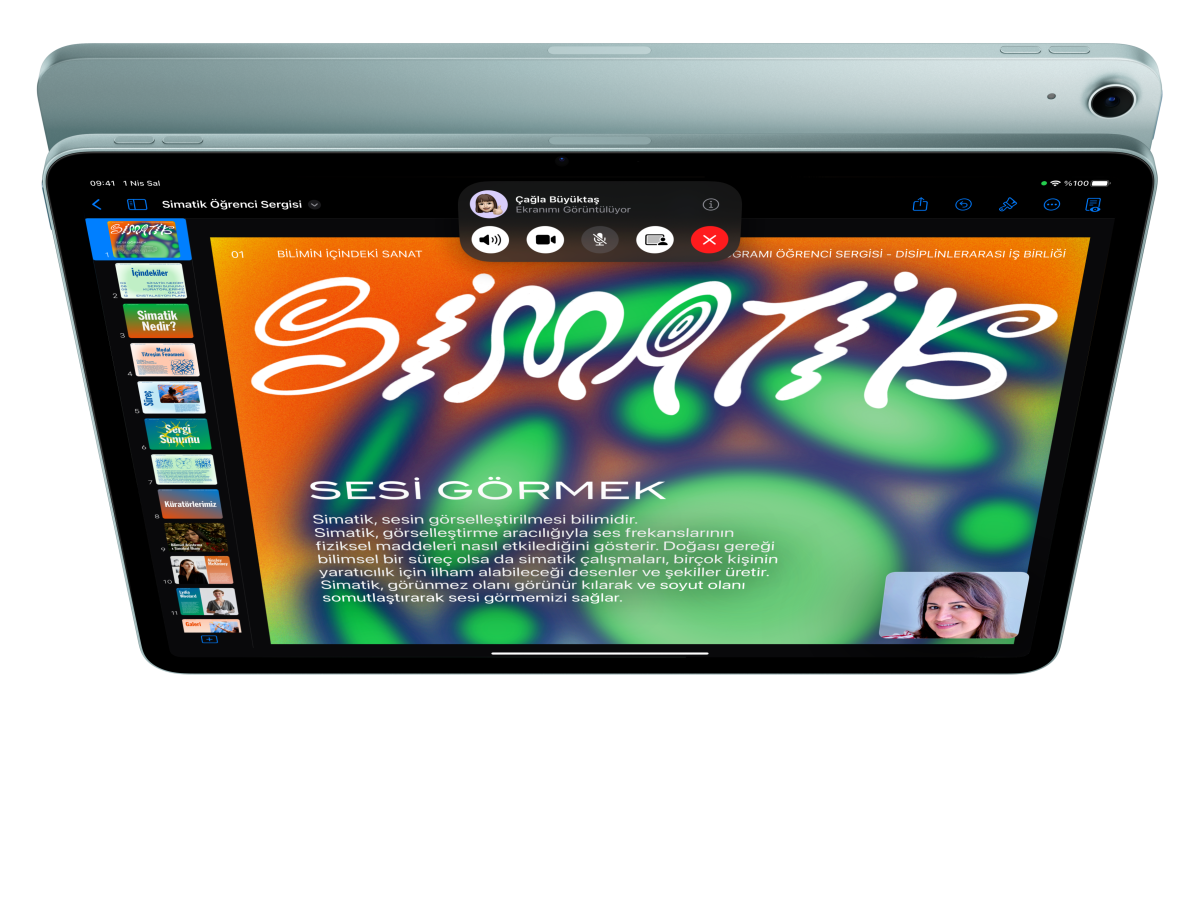 iPad Air, ön dış yüzey, kullanıcı FaceTime kullanırken Keynote uygulamasına bakıyor, arkasında diğer bir iPad Air, arka dış yüzey