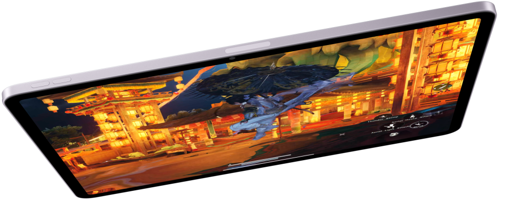 橫向放置的 iPad Air 螢幕顯示電動遊戲畫⾯，下⽅有另外兩色 iPad Air