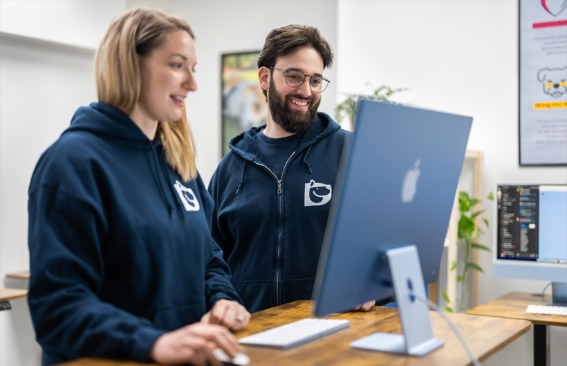 Az iMac nagyméretű kijelzőjén az operatív vezetők egy pillantással áttekinthetik a napi információkat.