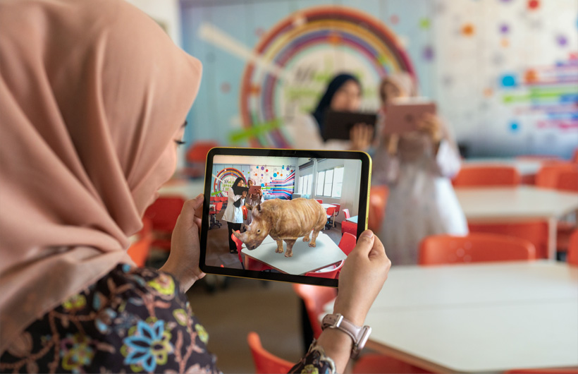 Teachers at Sekolah Seri Puteri work with Ah Ho Yen Sze (ALC) to explore the benefits of augmented reality in the classroom with iPad.
