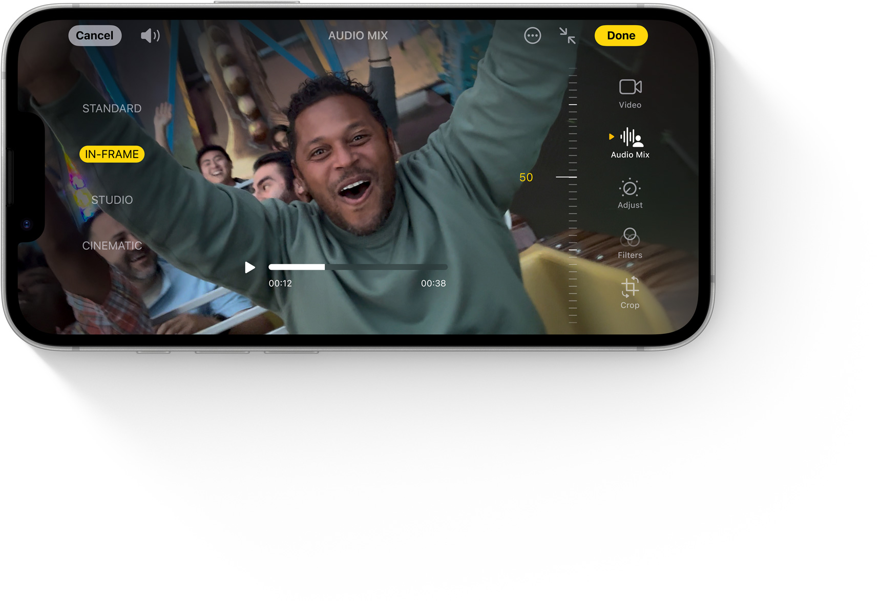 Ekran iPhone’a 16e przedstawiający działanie funkcji Miks audio.