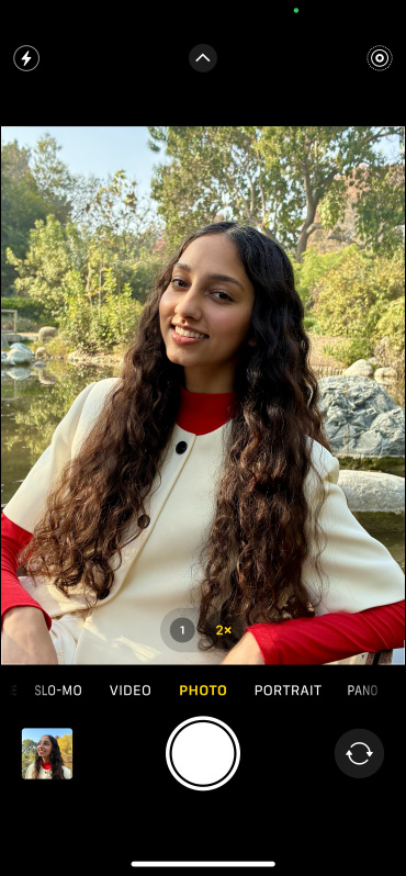 Zdjęcie wykonane iPhonem 16e w dwóch trybach zoomu, Fusion 1x i 2x.