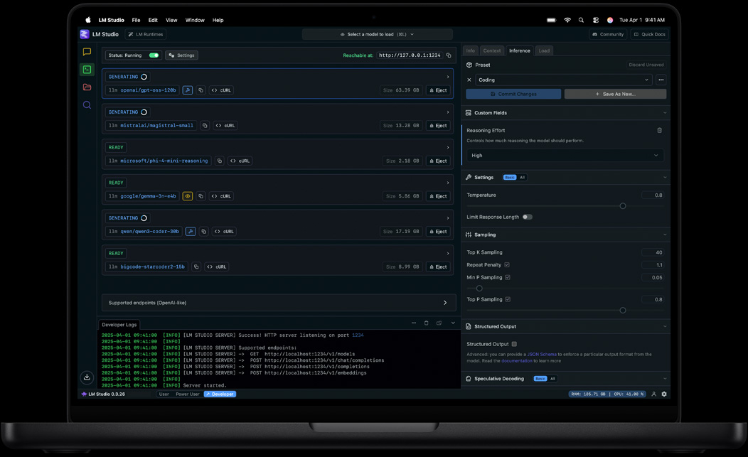 Écran d’un MacBook Pro affichant LM Studio
