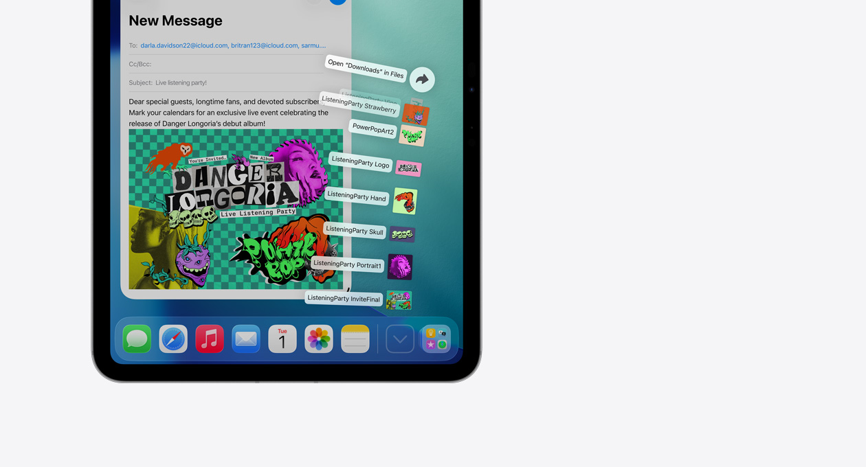 Et nærbilde av skjermen til en Apple-enhet viser Dock med en rekke filer spredt ut i vifteform.