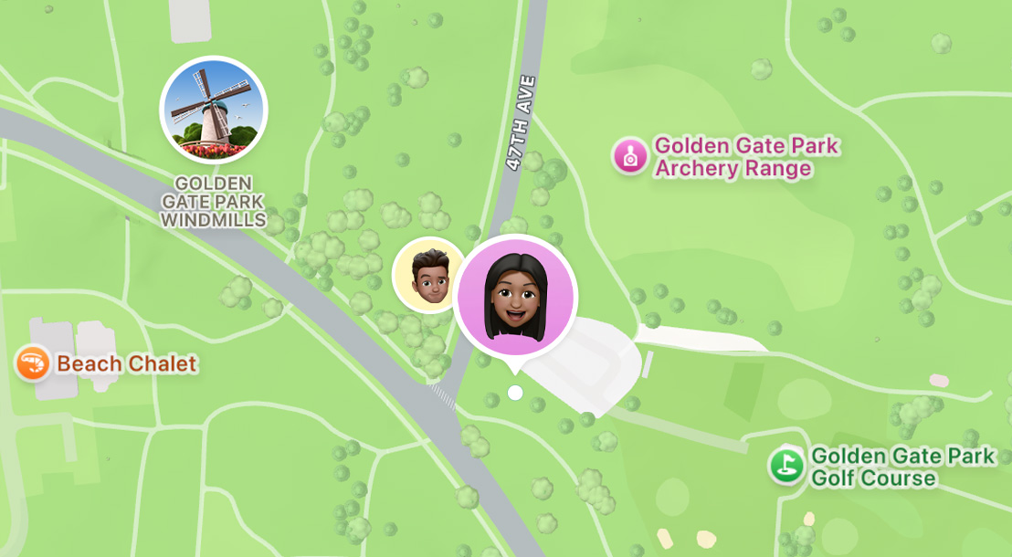 Карта, която показва текущите местоположения на приятели в приложението Намери